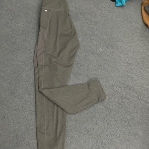 Gray leggings with pockets